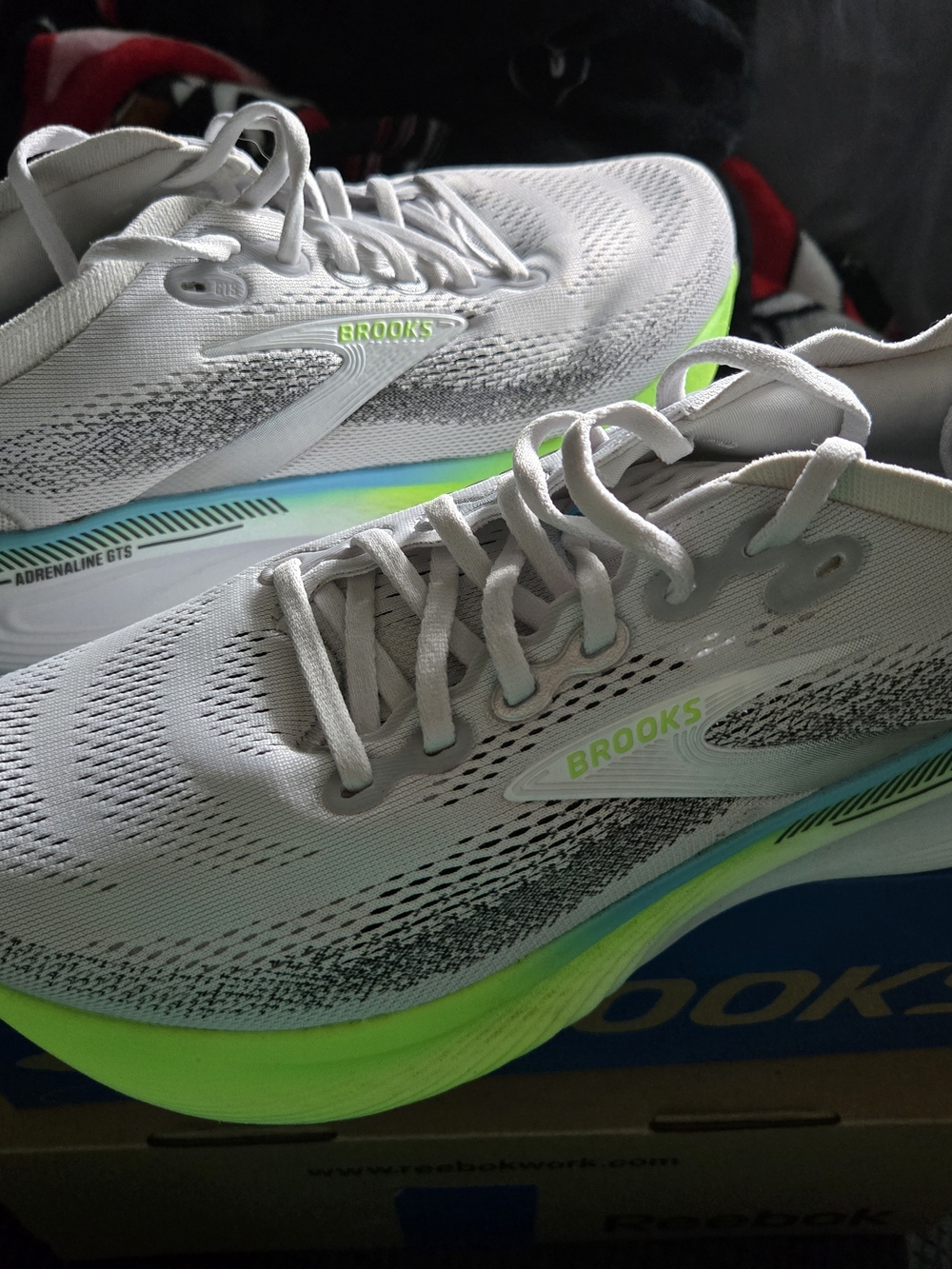 Brooks White/Neon Green Adrenaline GTS 25 Running Shoes. Men's 8